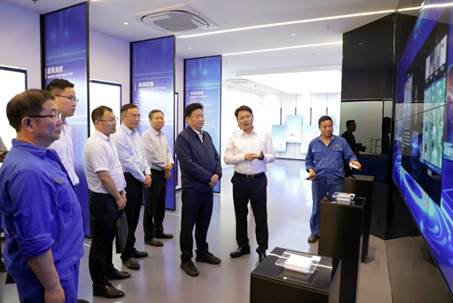 打造向上向前第一象限生力軍 錘煉甘于做人做事作難、受苦受累受屈的企業(yè)家隊(duì)伍——河南投資集團(tuán)黨委書(shū)記、董事長(zhǎng)劉新勇蒞臨安彩高科開(kāi)展主題教育調(diào)研