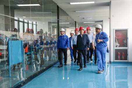 打造向上向前第一象限生力軍 錘煉甘于做人做事作難、受苦受累受屈的企業(yè)家隊(duì)伍——河南投資集團(tuán)黨委書(shū)記、董事長(zhǎng)劉新勇蒞臨安彩高科開(kāi)展主題教育調(diào)研