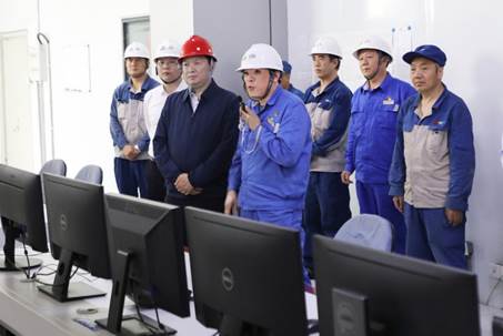 打造向上向前第一象限生力軍 錘煉甘于做人做事作難、受苦受累受屈的企業(yè)家隊(duì)伍——河南投資集團(tuán)黨委書(shū)記、董事長(zhǎng)劉新勇蒞臨安彩高科開(kāi)展主題教育調(diào)研